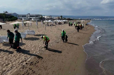 Mersin’de sahiller çevre haftasında temizlendi 