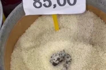 Mersin’de skandal görüntü: Pirinçten kedi dışkısı çıkan markete ceza 