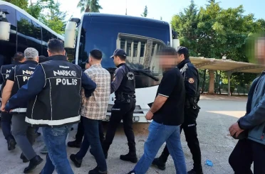 Mersin’de zehir tacirlerine darbe: 13 gözaltı 