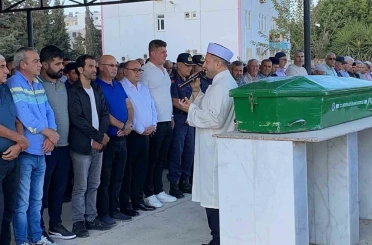 Mersin’deki işçi servisi kazasında hayatını kaybeden 4 kişiden biri toprağa verildi 