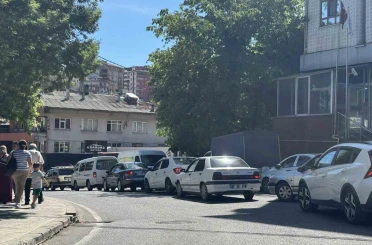 Metrelerce araç kuyruğu oluştu 