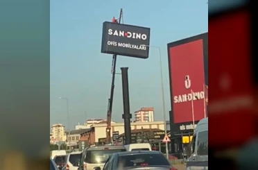 Metrelerce yükseklikte önlem almadan çalışan işçiler yürekleri ağza getirdi 