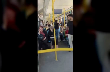 Metro’da yüksek sesle konuşma tartışması 