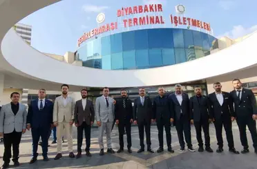 MHP Diyarbakır İl Başkanı Özcoşkun, otobüs terminalinde esnafla bir araya geldi
