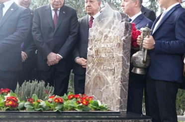 MHP Lideri Bahçeli, Türkeş’in kabrini ziyaret etti 