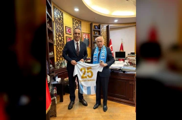 MHP’li Yurdagül’den lider Bahçeli’ye şampiyonluk ziyareti: Erzurumspor forması takdim edildi 