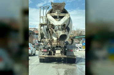 Mikserden taşan beton, asfalt yola döküldü 