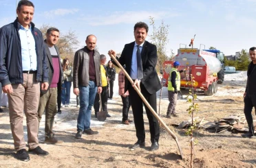 Milli Ağaçlandırma Günü’nde yüzlerce fidan toprakla buluşturuldu