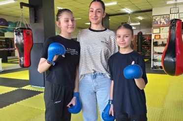 Milli sporcu Kızılaslan, minik karatecilerle bir araya geldi 