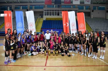 Mini Kızlar Voleybol Müsabakaları sona erdi 