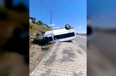 Minibüs takla attı: 1 yaralı 