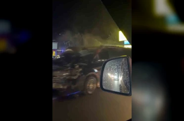 Minibüsle çarpışan motosikletli ağır yaralandı 