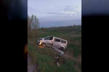 Minibüsle otomobil çarpıştı: 6 yaralı 