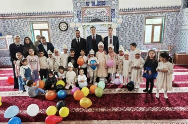 Minik çocukların Kur’an okumaya geçişleri şölen tadında kutlandı 