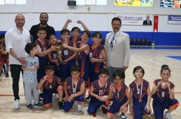 Minik devler parkede kıyasıya yarıştı 