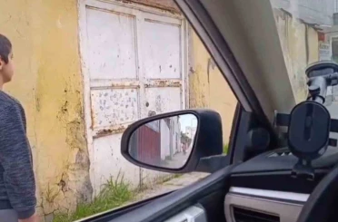 Minik Emre’nin İstiklal Marşı okunurken hazır ol duruşuna geçtiği anlar kameraya yansıdı 
