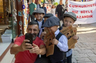 Minik öğrenciler 102 yıl öncesinin gazetecileri oldu 
