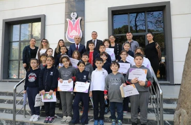 Minik öğrenciler kütüphane ziyaretinde kitap bağışında bulundu 