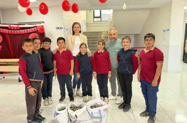 Minik öğrencilerden anlamlı proje: kapı kapı dolaşıp atık pil topladılar 