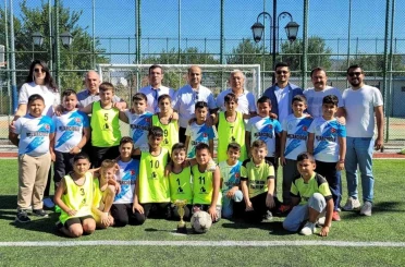 Minik sporculardan dostluk rüzgarı 