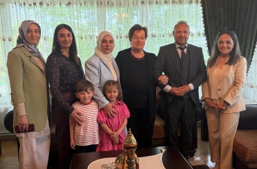 Minik yüreklerden Şükran Teyze’ye duygu dolu anneler günü 