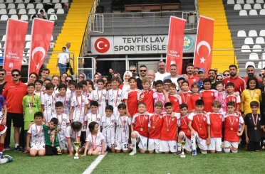 Minikler 19 Mayıs ruhunu sahaya taşıdı 