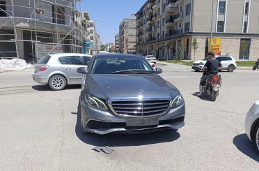 Motosiklet ile otomobil çarpıştı: 1 yaralı 