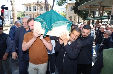 Motosiklet kazasında hayatını kaybeden 17 yaşındaki Ela son yolculuğuna uğurlandı 