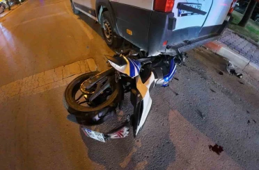 Motosiklet sürücüsünün ölümden döndüğü kaza kamerada 