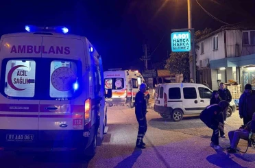 Motosiklet, yolun karşısına geçmeye çalışan adama çarptı: 3 yaralı 