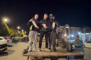 Motosikleti bağlanan sürücü 58 bin TL’lik ceza tutanağı ile poz verdi 