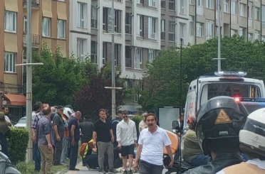 Motosikletin çarptığı 2 yaya yaralandı 