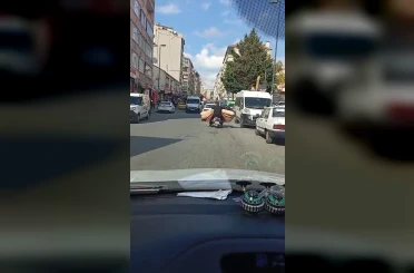 Motosikletle tehlikeli taşımacılık kamerada 