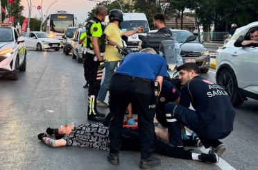 Motosikletlerin çarpıştığı kaza kameraya yansıdı: 1 yaralı 