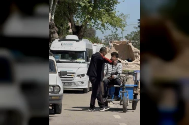Motosikletlinin yolunu kesip tehditler savurdu 
