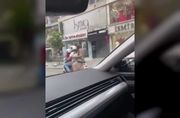 Motosiklette tehlikeli yolculuk 