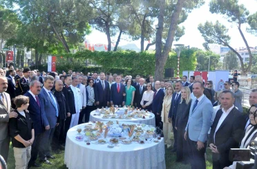 Muğla Valiliği bahçesinde geleneksel Bayramlaşma töreni düzenlendi 