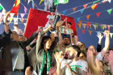 Muğlaspor kupa ile evine döndü 