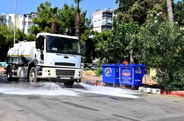 Muratpaşa’da çöp konteynerlerinde hijyen mesaisi
