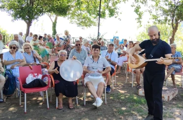 Muratpaşa’da yaşlılar türkülerle buluşuyor 