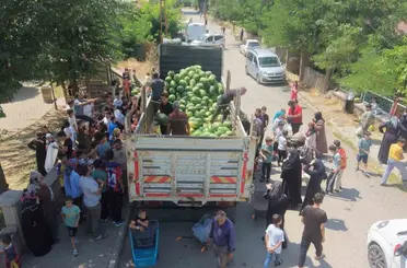 Muş karpuzu 8 mahallede vatandaşlara ücretsiz dağıtıldı
