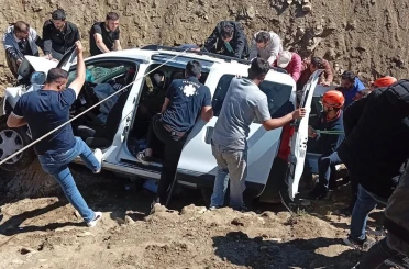 Muş’ta çaya düşen otomobildeki 1 kişi yaralandı 