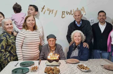 Mustafa dede, 102’nci yaş gününü çocukları ve torunlarıyla kutladı 