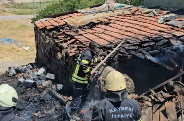 Müstakil evin kömürlüğünde çıkan yangın büyümeden söndürüldü 