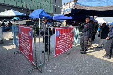 Müşterilerin ürün seçmesine izin vermeyen pazarcının tezgahına kapatma cezası 