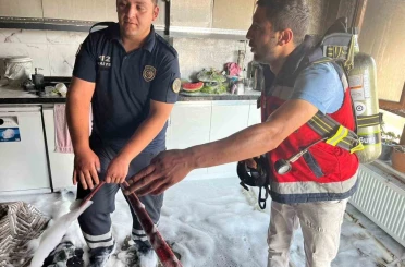 Mutfakta çıkan yangın itfaiye ekiplerince söndürüldü 
