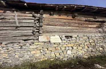 Müze gibi köy: Her duvarlarda tarihi tapınağın taşları var 