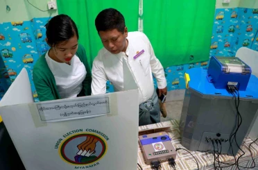 Myanmar’da halk parlamento seçiminin ikinci turu için sandık başında 
