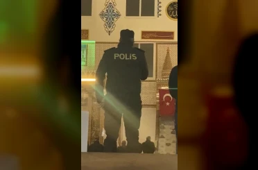Namaza giden ilçe emniyet müdürü müezzinlik yaptı 