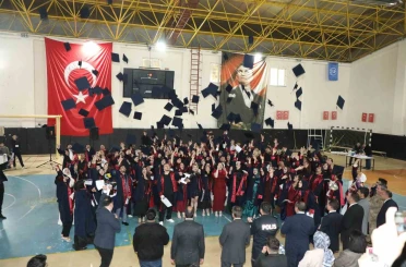 Narman Meslek Yüksekokulu’nda mezuniyet coşkusu 